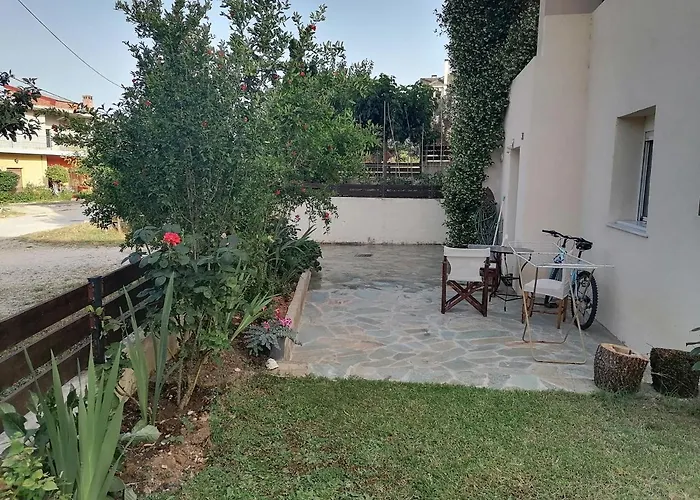 Αυτόνομο Στούντιο Με Αυλή
